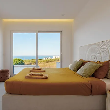And Friends With Ocean View Vila *